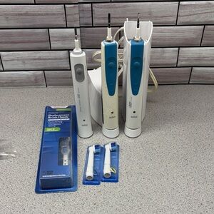 Oral B 150” Rechargable Electric Toothbrush Set - Blue and White 7 new heads